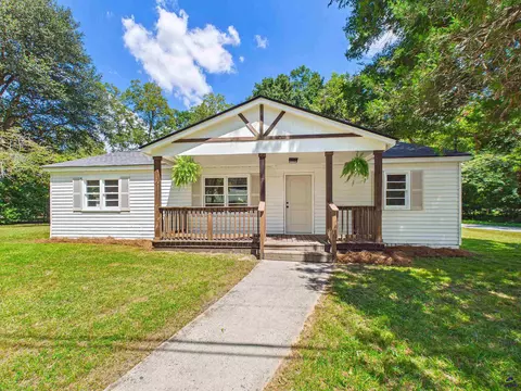105 Jackson St, Byron, GA 31008