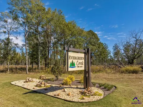 16 Evergreen Dr, Cochran, GA 31014