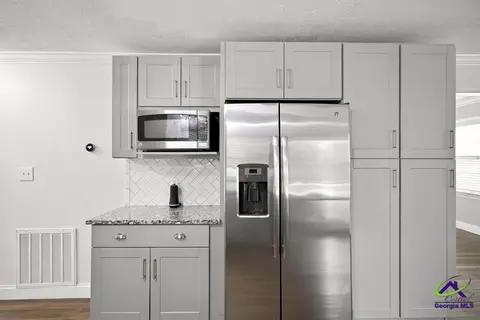 Kitchen - 1003 Cherokee Rd, Perry, GA 31069 photo 3 of 3