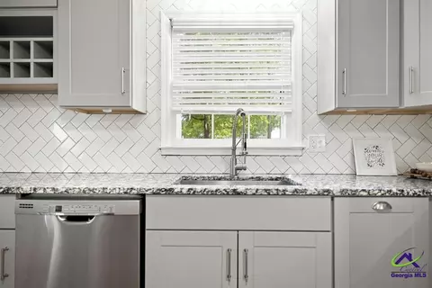 Kitchen - 1003 Cherokee Rd, Perry, GA 31069 photo 2 of 3