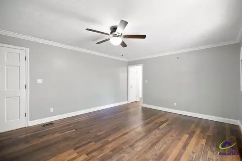 Living - 1003 Cherokee Rd, Perry, GA 31069 photo 4 of 4