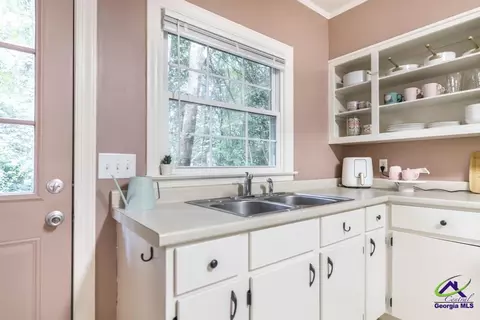 Kitchen - 460 Sunset Cir, Forsyth, GA 31029 photo 4 of 5