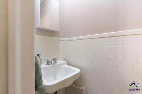 Bath - 460 Sunset Cir, Forsyth, GA 31029 photo 1 of 2