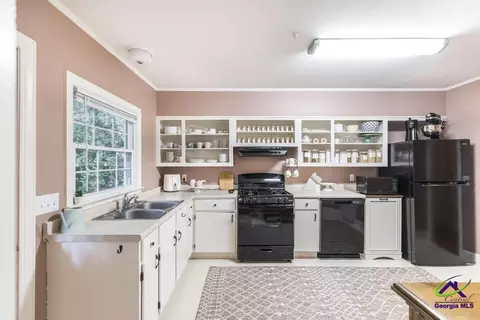 Kitchen - 460 Sunset Cir, Forsyth, GA 31029 photo 5 of 5