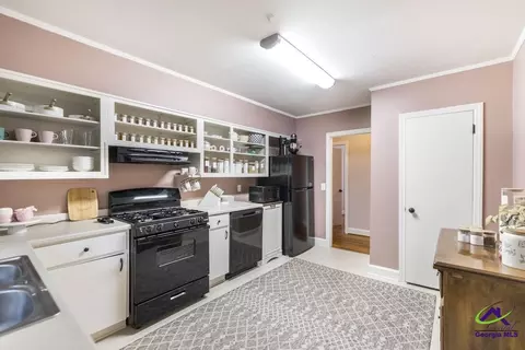 Kitchen - 460 Sunset Cir, Forsyth, GA 31029 photo 2 of 5