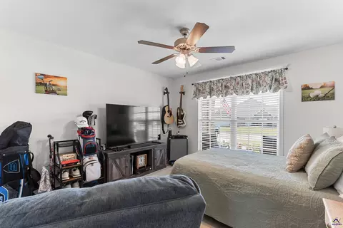 Bedroom - 425 Lamplight Dr, Byron, GA 31008 photo 3 of 7
