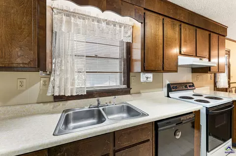 Kitchen - 108 Waldorf Dr, Perry, GA 31069 photo 3 of 3
