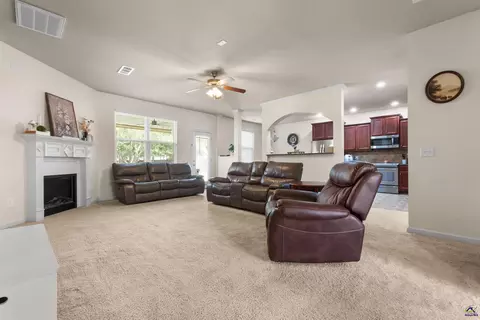 Living - 203 Christopher Luke Cir, Perry, GA 31069 photo 1 of 3