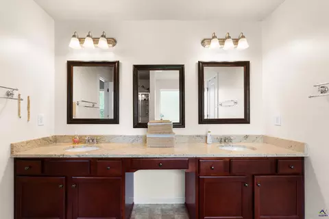 Bath - 203 Christopher Luke Cir, Perry, GA 31069 photo 2 of 4