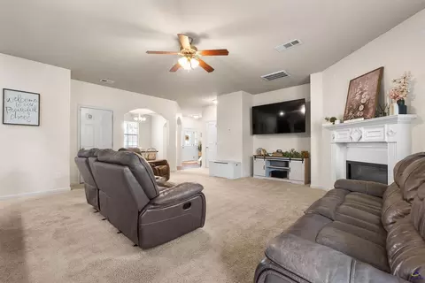 Living - 203 Christopher Luke Cir, Perry, GA 31069 photo 2 of 3