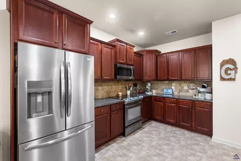 Kitchen - 203 Christopher Luke Cir, Perry, GA 31069 photo 1 of 4