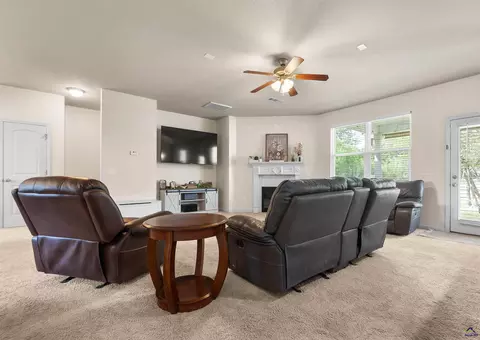 Living - 203 Christopher Luke Cir, Perry, GA 31069 photo 3 of 3