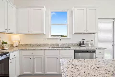 Kitchen - 3195 Haystack Dr, Macon, GA 31216 photo 2 of 3