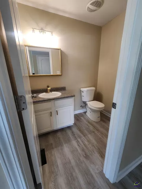 Bath - 104 Silver Maple Ct, Byron, GA 31008 photo 1 of 3