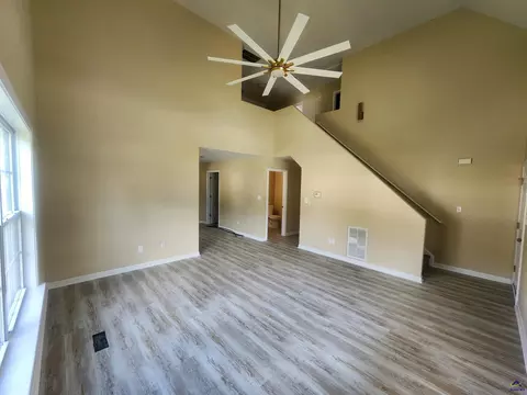 Living - 104 Silver Maple Ct, Byron, GA 31008 photo 3 of 3