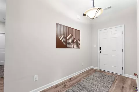 Entry Way - 105 Red Cedar Run, Perry, GA 31069 photo 2 of 8