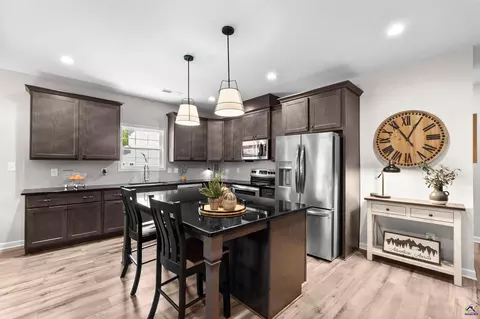 Kitchen - 105 Red Cedar Run, Perry, GA 31069 photo 4 of 15