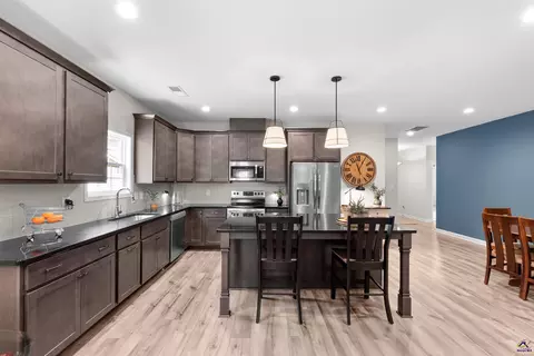 Kitchen - 105 Red Cedar Run, Perry, GA 31069 photo 6 of 15