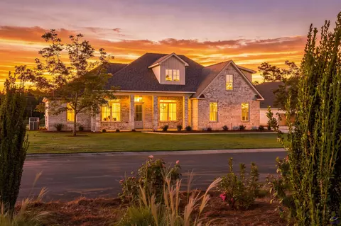 8 Pleasant Oaks Dr, Perry, GA 31069