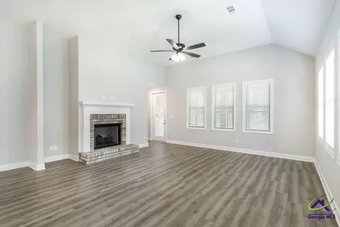 Living - 504 Clifton Rd, Perry, GA 31069 photo 1 of 3