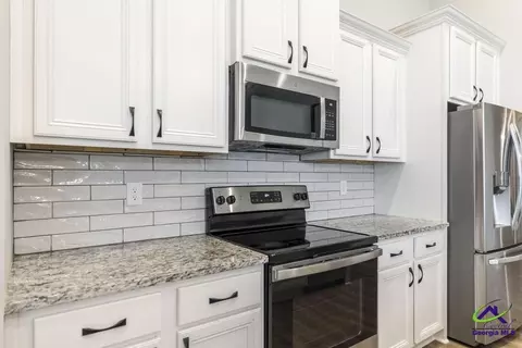Kitchen - 504 Clifton Rd, Perry, GA 31069 photo 2 of 2