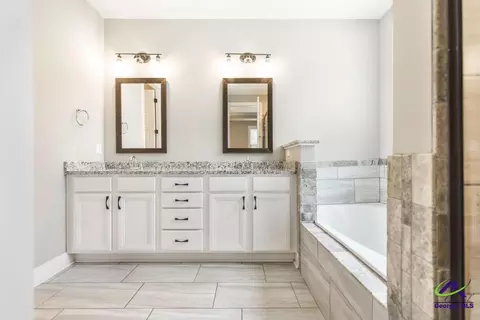 Bath - 504 Clifton Rd, Perry, GA 31069 photo 1 of 3