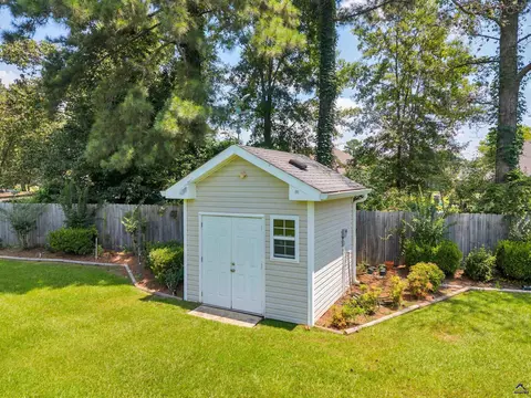 Exterior - 206 N Hampton Pl, Perry, GA 31069 photo 7 of 8