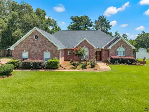 206 N Hampton Pl, Perry, GA 31069