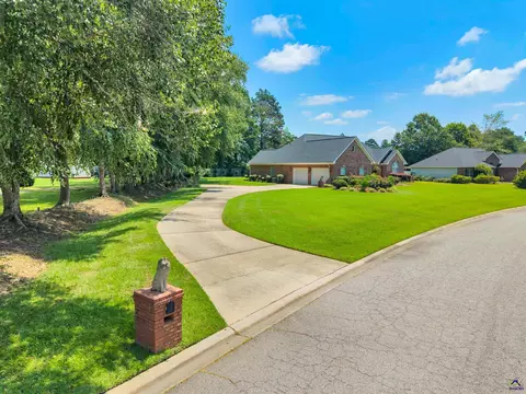 Exterior - 206 N Hampton Pl, Perry, GA 31069 photo 5 of 8
