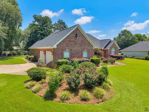Exterior - 206 N Hampton Pl, Perry, GA 31069 photo 2 of 8