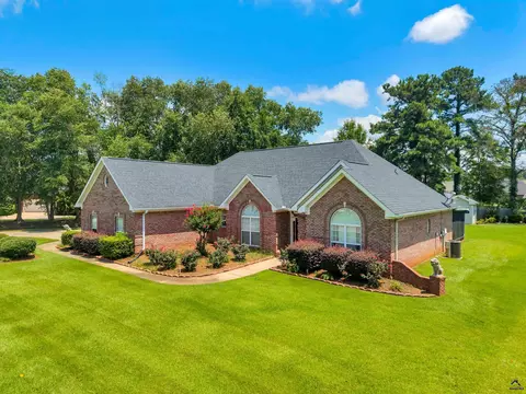 Exterior - 206 N Hampton Pl, Perry, GA 31069 photo 4 of 8