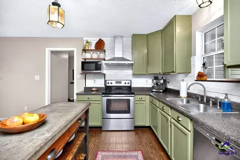 Kitchen - 103 Willow Gln, Centerville, GA 31028 photo 5 of 6