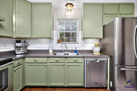 Kitchen - 103 Willow Gln, Centerville, GA 31028 photo 4 of 6