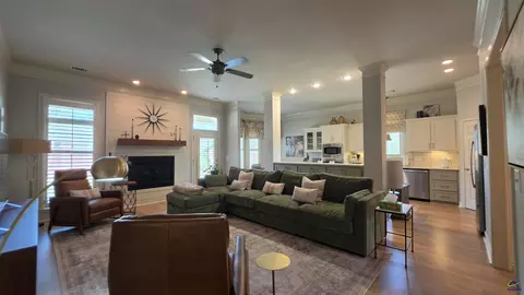 Living - 100 Orchard Ln, Centerville, GA 31028 photo 2 of 3
