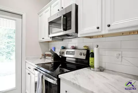 Kitchen - 141 Red Tail Cir, Byron, GA 31008 photo 4 of 4