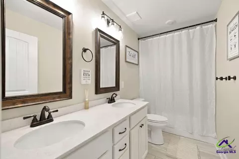 Bath - 141 Red Tail Cir, Byron, GA 31008 photo 1 of 2