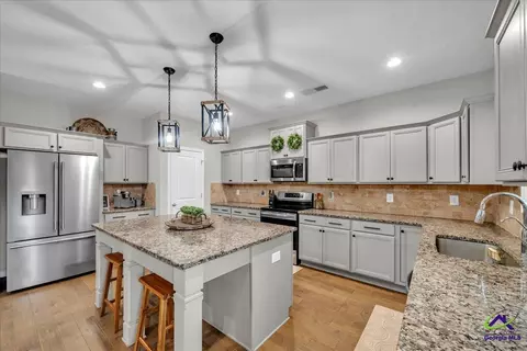 Kitchen - 200 Brampton Way, Perry, GA 31069 photo 2 of 4