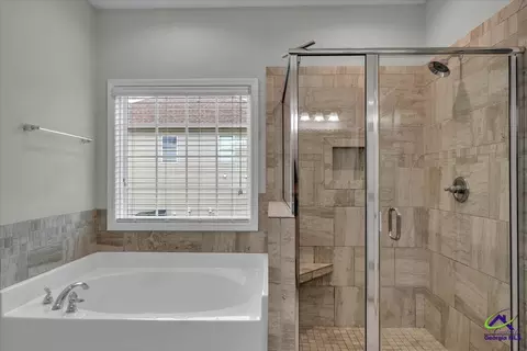 Bath - 200 Brampton Way, Perry, GA 31069 photo 4 of 5