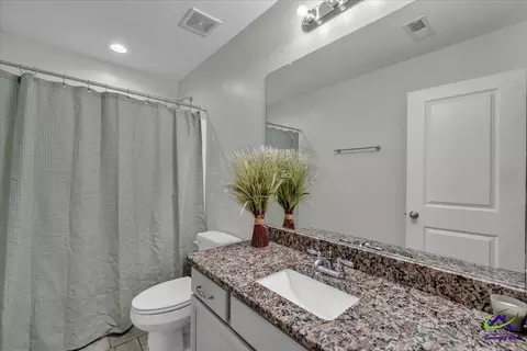 Bath - 200 Brampton Way, Perry, GA 31069 photo 5 of 5