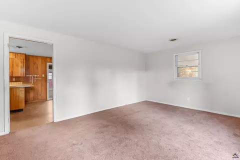 Living - 102 Lee St, Centerville, GA 31028 photo 1 of 9