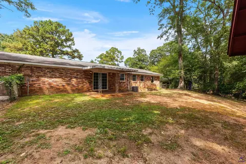Exterior - 102 Lee St, Centerville, GA 31028 photo 4 of 19