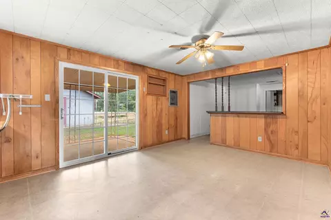 Living - 102 Lee St, Centerville, GA 31028 photo 5 of 9