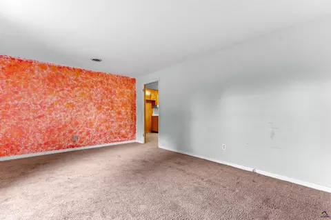 Living - 102 Lee St, Centerville, GA 31028 photo 4 of 9