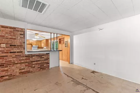 Living - 102 Lee St, Centerville, GA 31028 photo 9 of 9