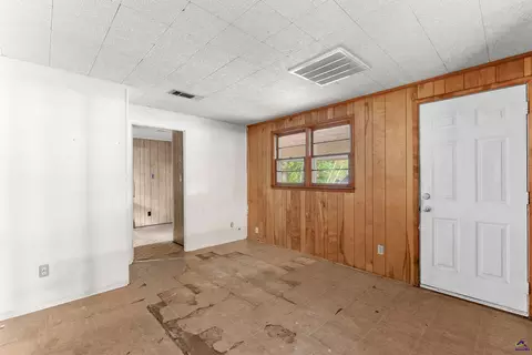 Living - 102 Lee St, Centerville, GA 31028 photo 8 of 9