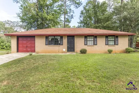 316 Peach Cir, Fort Valley, GA 31030