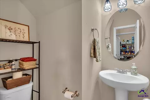 Bath - 200 Amelia Dr, Byron, GA 31008 photo 1 of 2