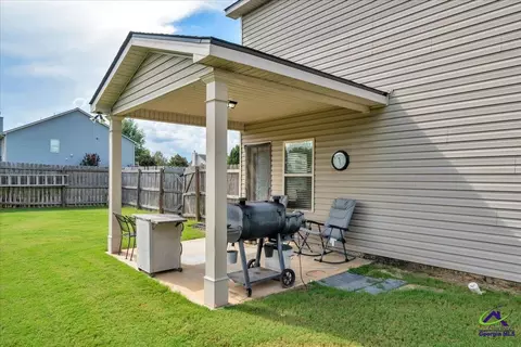 Exterior - 200 Amelia Dr, Byron, GA 31008 photo 3 of 4