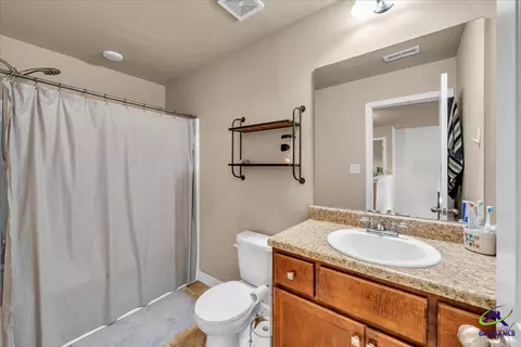 Bath - 200 Amelia Dr, Byron, GA 31008 photo 2 of 2