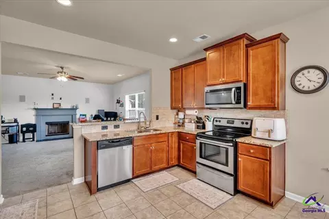 Kitchen - 200 Amelia Dr, Byron, GA 31008 photo 2 of 4
